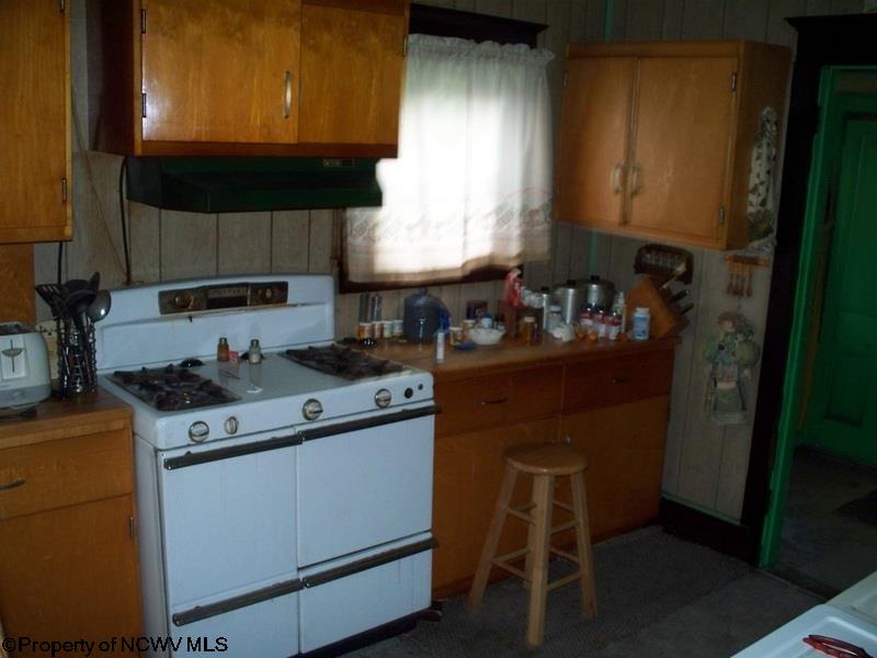 64 GEORGE Street, Elkins, WV 26241