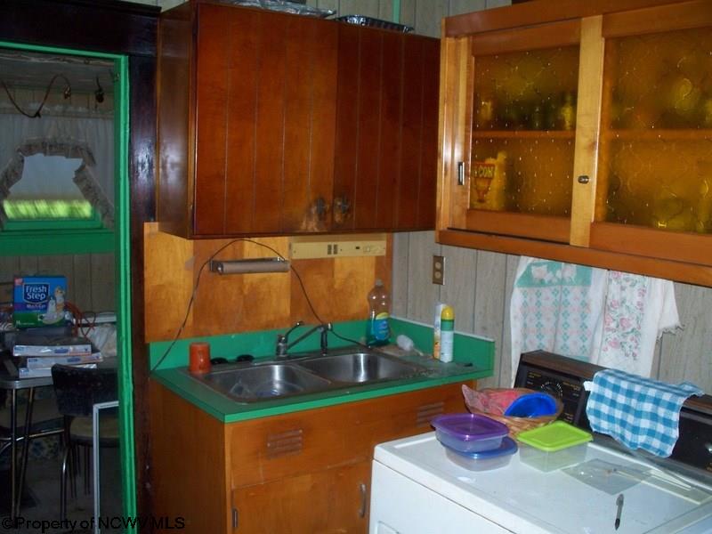64 GEORGE Street, Elkins, WV 26241