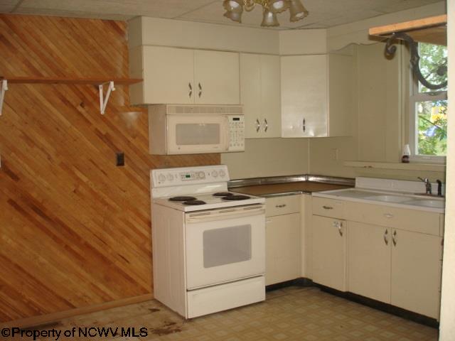 614 MAPLE Avenue, Grafton, WV 26354