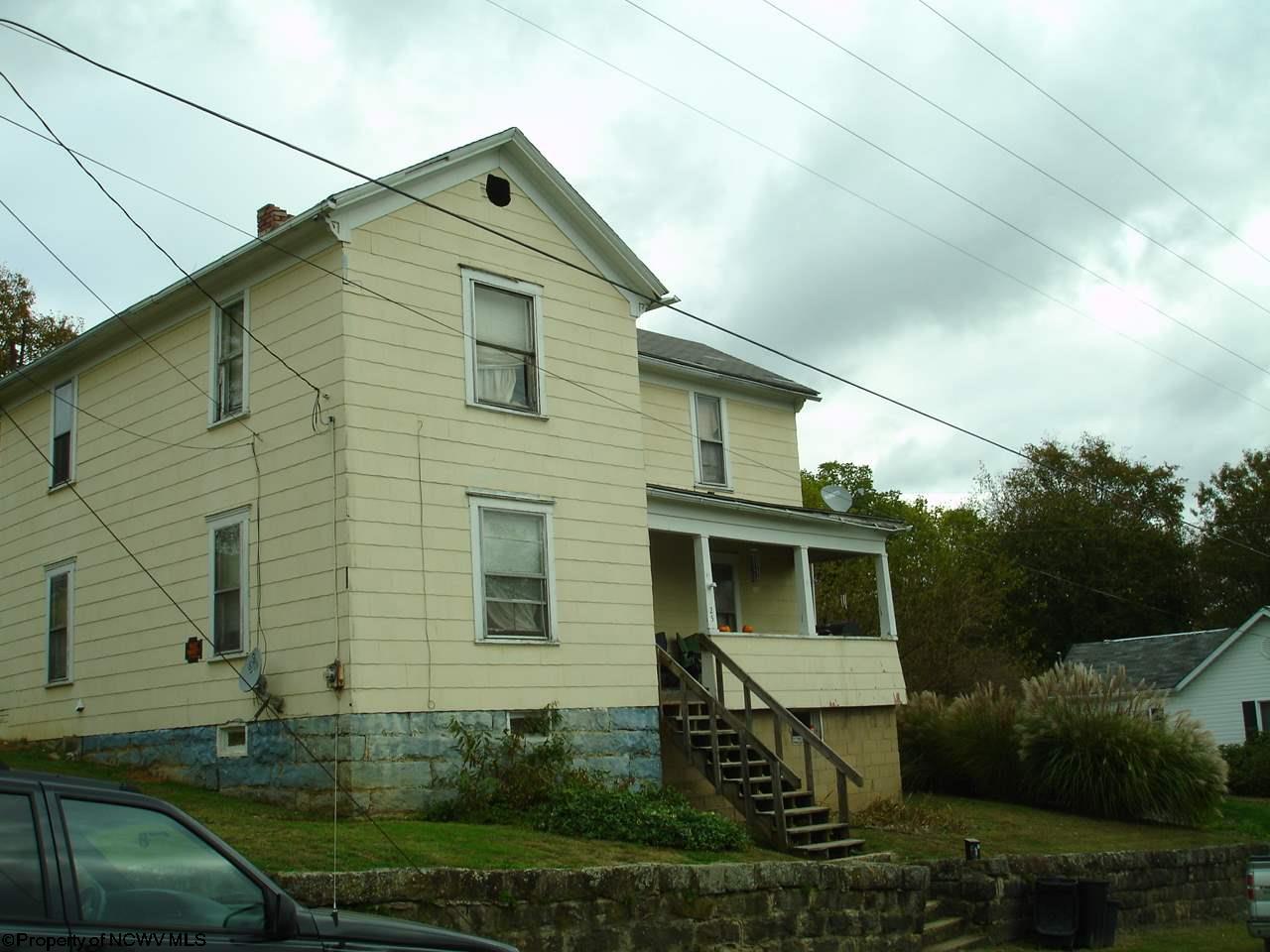 25 W ST CHARLES Street, Grafton, WV 26354