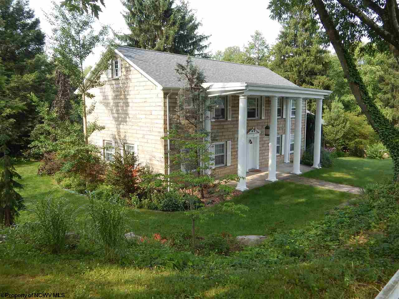 3909 Westlake Drive