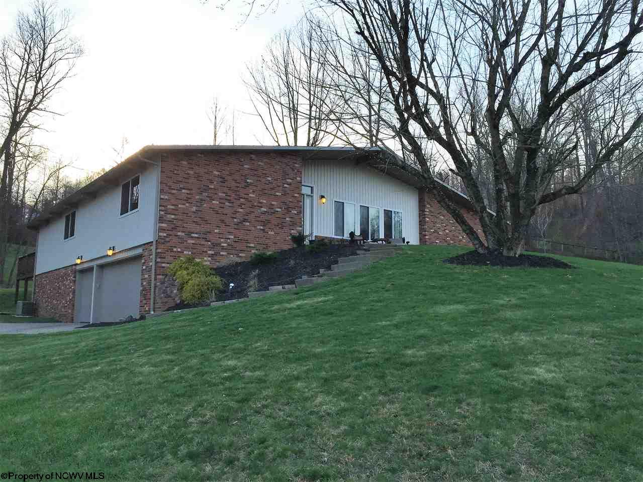 6 Meadowlark Ln
