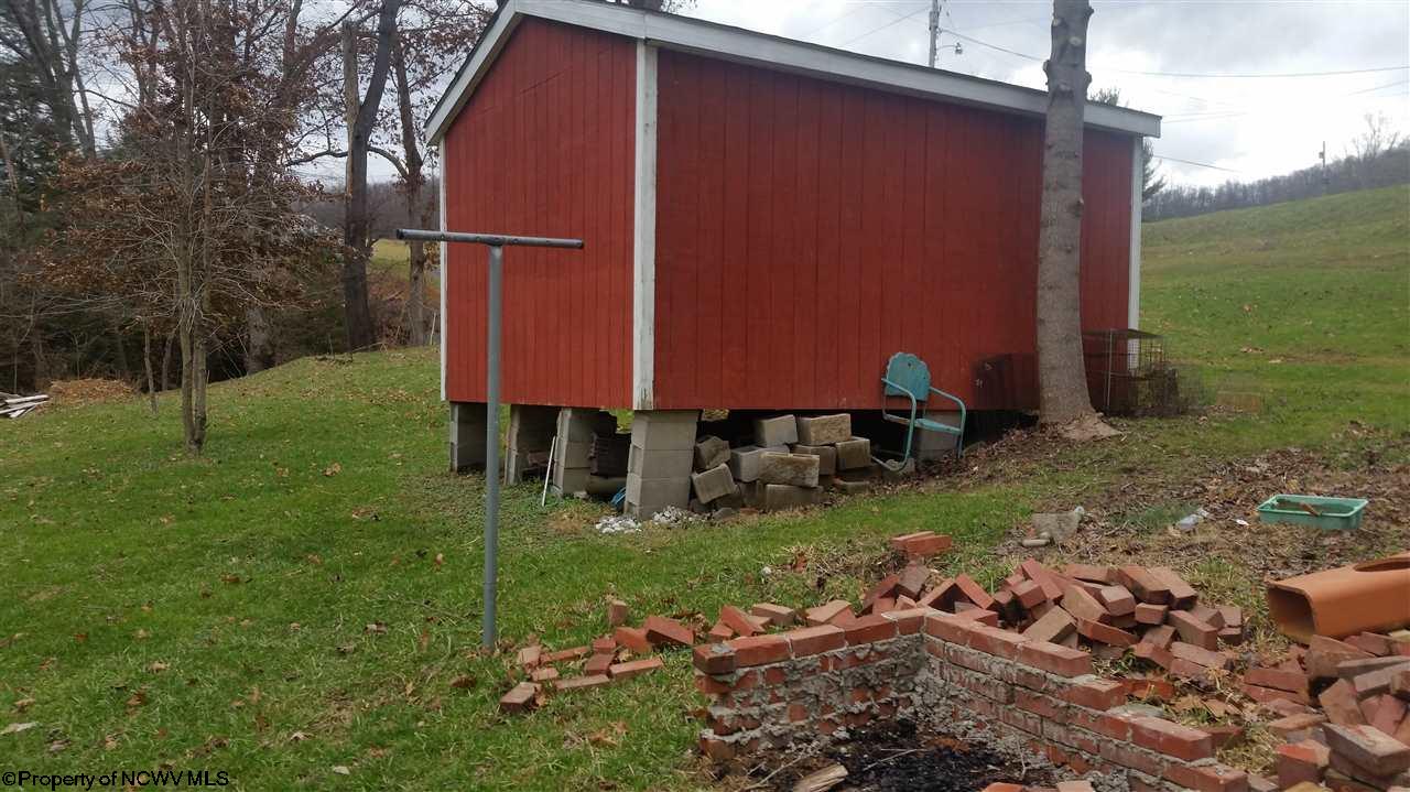899 Plum Run Road, Mannington, WV 26582