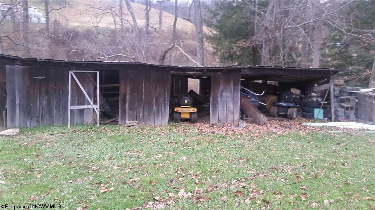 899 Plum Run Road, Mannington, WV 26582