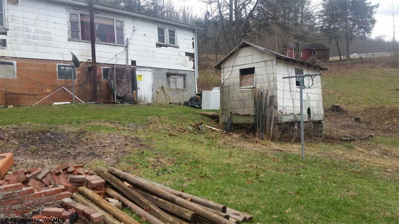 899 Plum Run Road, Mannington, WV 26582
