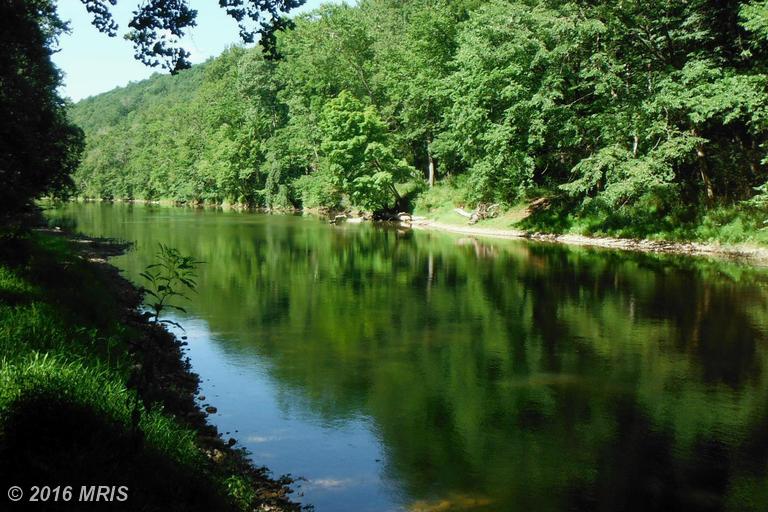 21 RAGING RIVER Dr, Capon Bridge, WV 26711