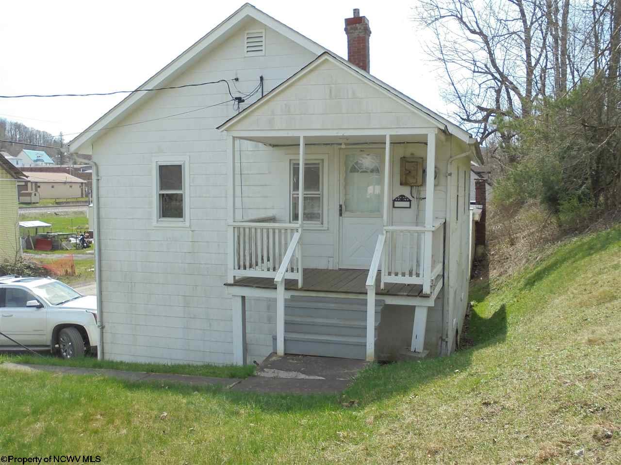 203 Ringer Avenue, Terra Alta, WV 26764
