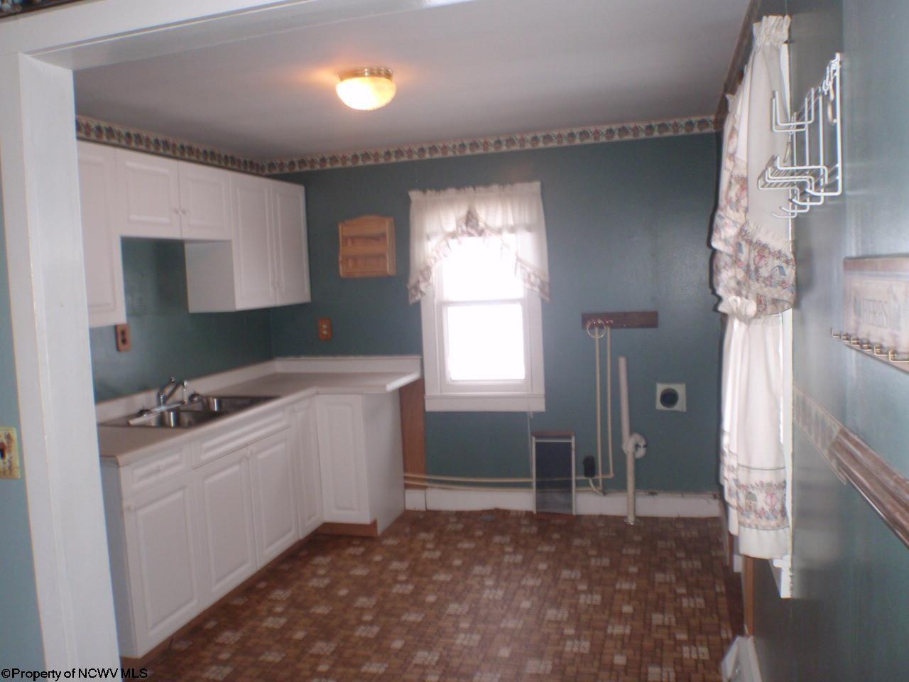 203 Ringer Avenue, Terra Alta, WV 26764